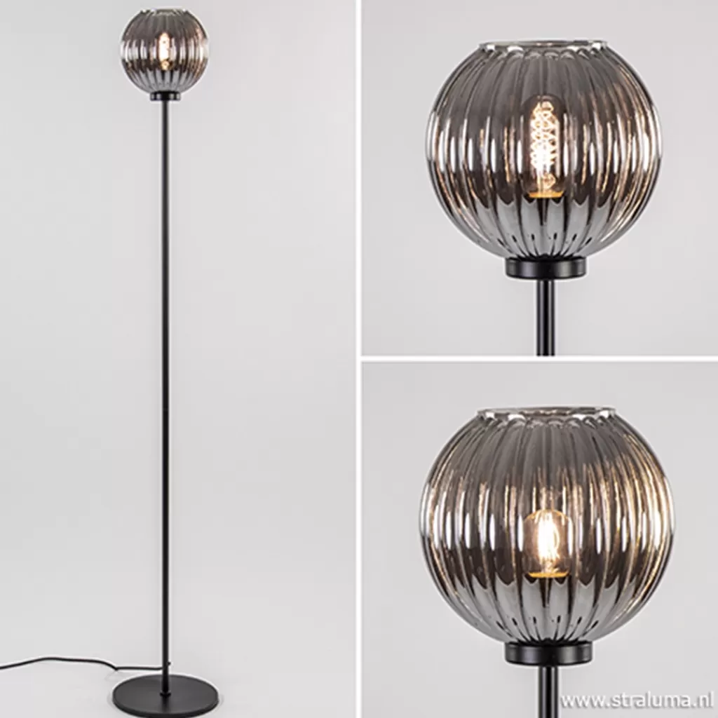 Zwarte vloerlamp met smoke glazen kap>Straluma Store